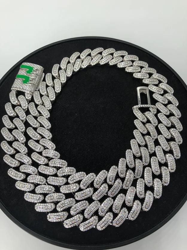 GREEN CLASPED OUTLINED MIAMI BAGUETTE NECKLACE(Passes Diamond Tester)