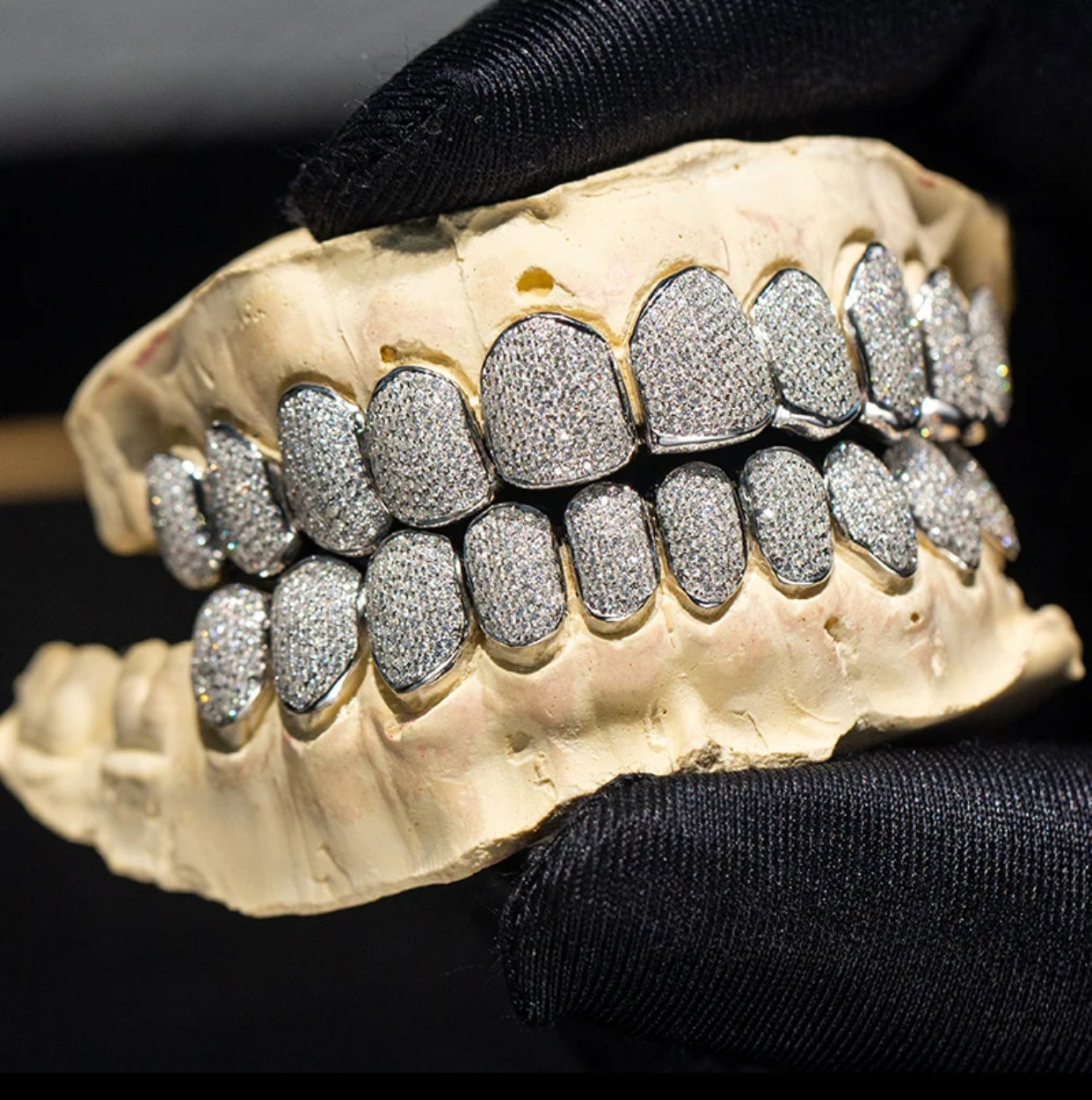 Outlined Iced Out Silver Grillz (Passes The Diamond Tester)