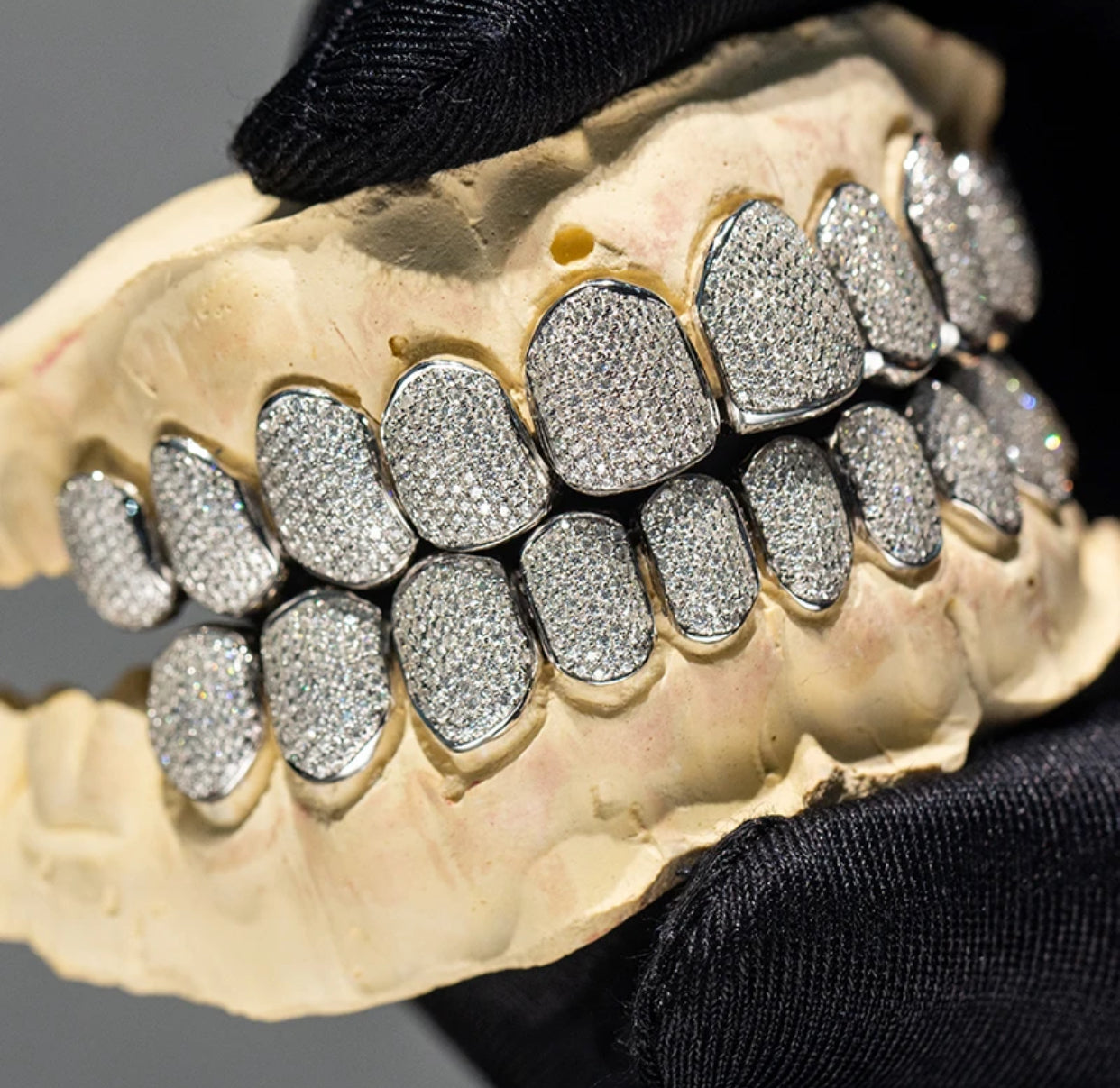 Outlined Iced Out Silver Grillz (Passes The Diamond Tester)