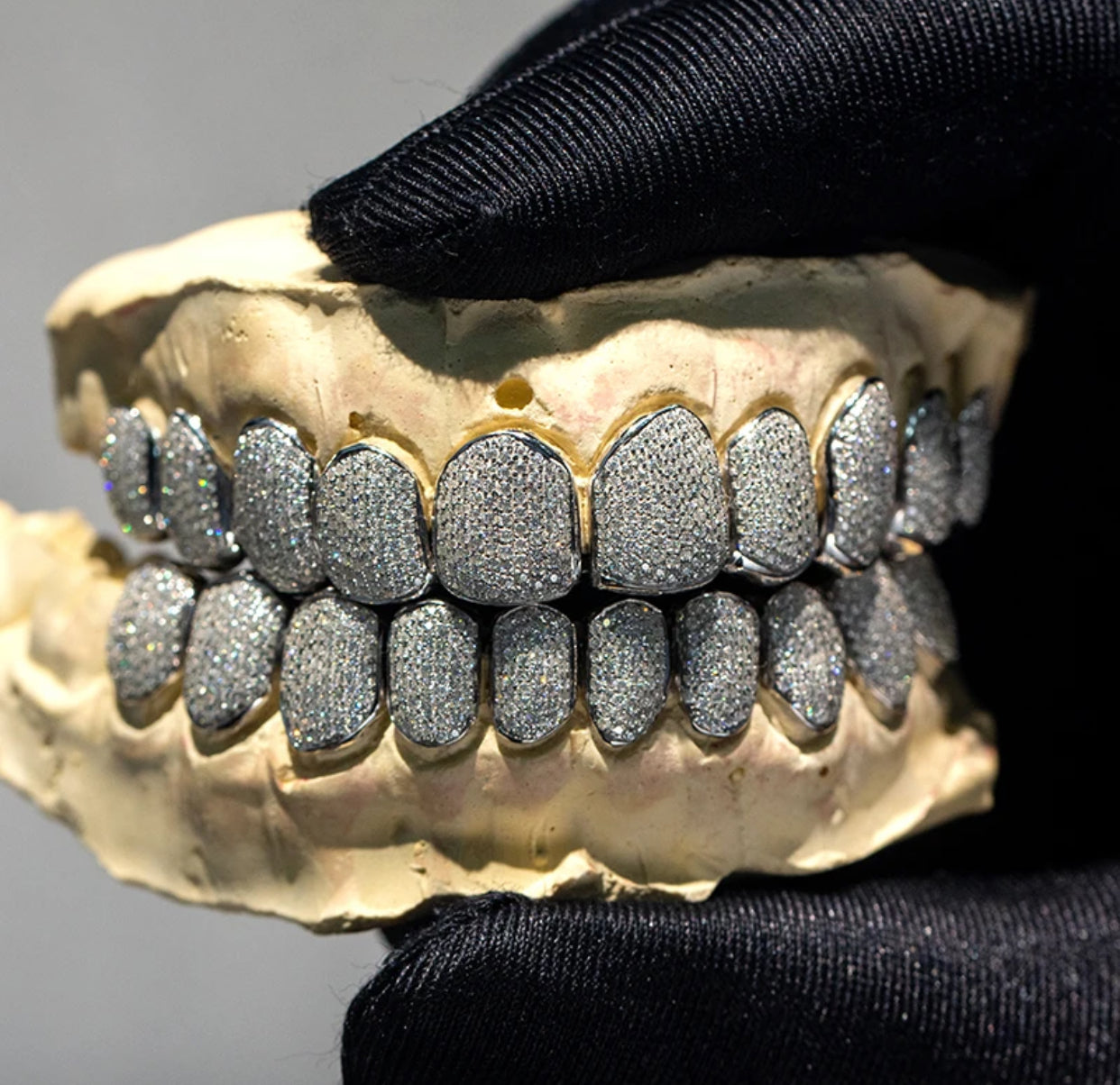 Outlined Iced Out Silver Grillz (Passes The Diamond Tester)