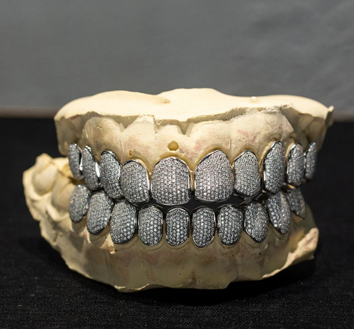 Outlined Iced Out Silver Grillz (Passes The Diamond Tester)